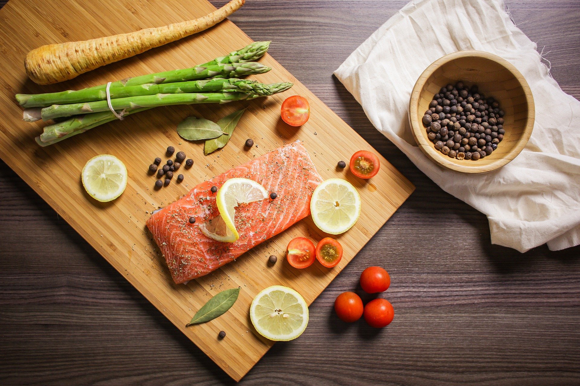 Fresh salmon with herbs and vegetables